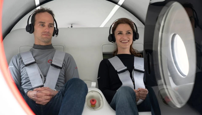 全球首辆胶囊列车载人测试成功，有望2030年前坐上