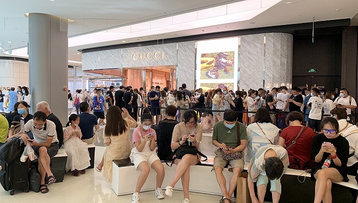 海南免税店4个月大卖120亿元商品，化妆品贡献一半