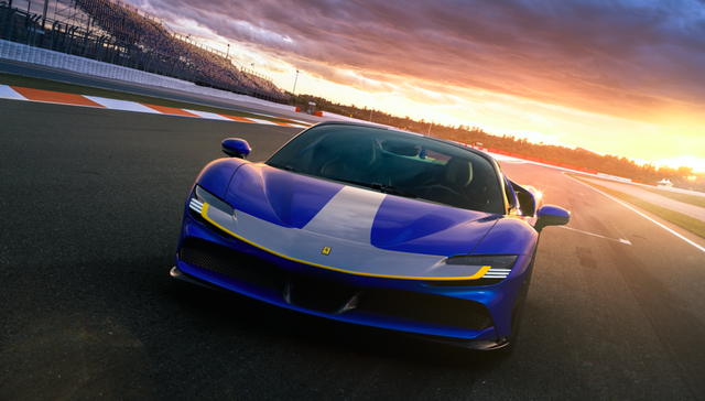 法拉利首款插电式敞篷跑车发布，SF90 Spider零百加速2.5秒｜新车