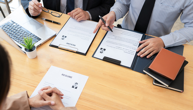 如何选择第一份工作？超7成受访者表示“先谋生，再谋发展”