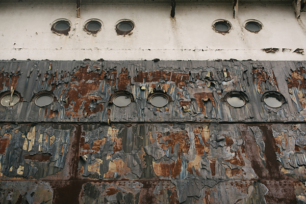 由于新冠疫情，多艘豪华邮轮被送进拆船厂