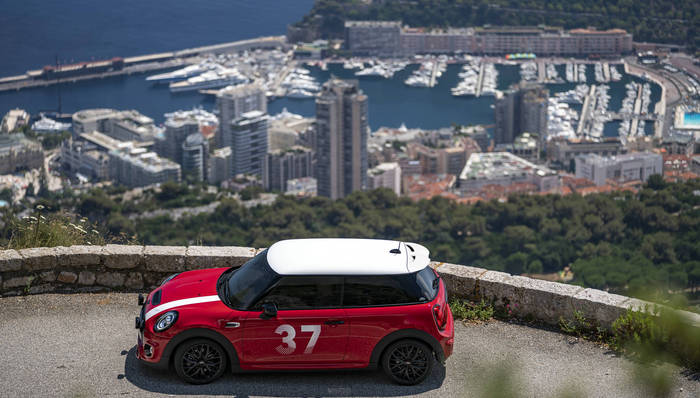绝不主流！MINI又一次将“个性”和“有趣” 写在脑门上｜2020广州车展