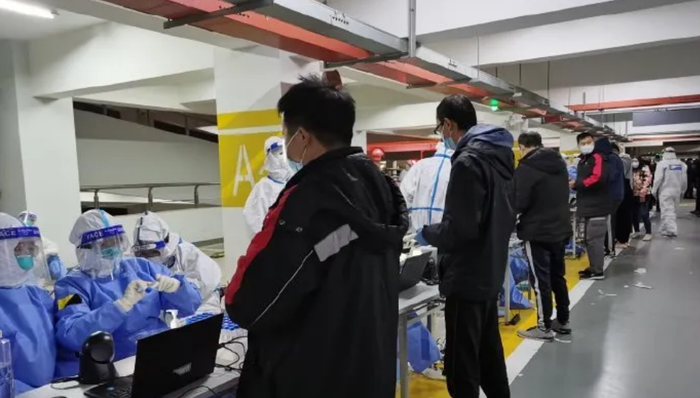 核酸检测,夜未眠,小区,战斗,大白,医生,新冠,封门,跑赢,浦东机场