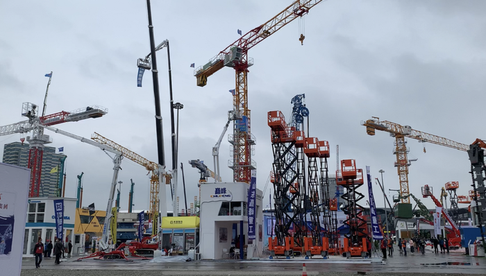 挖掘机，工程机械，制造业