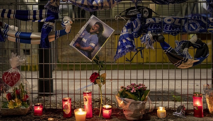 创转会纪录、穿彪马球鞋，马拉多纳也曾想涉猎中国足球教育