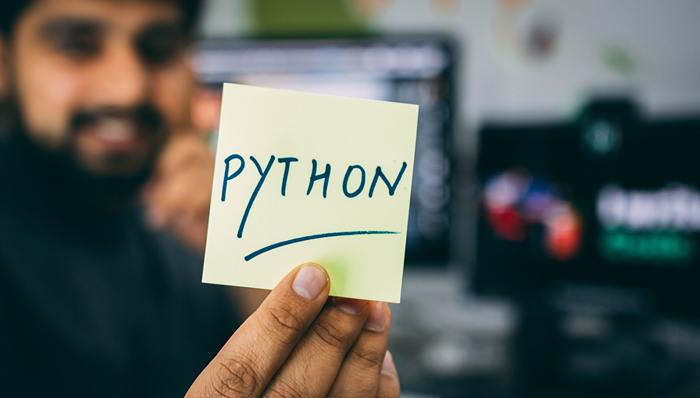 【特写】零门槛转行、百分百就业？一群年轻人正在追捧Python