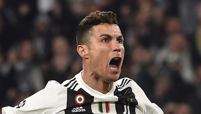 再添新成就，C罗拿下2020年度金足奖