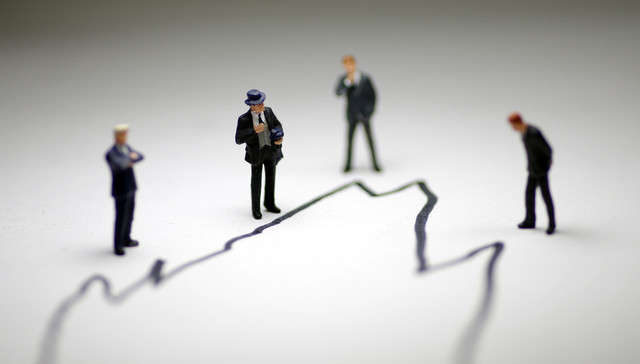 年末排名大战前夜，公募投资总监话风突转“多转空”，3400点A股再临“敏感地带”