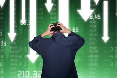 30亿融资盘随时爆仓！仁东控股9个一字跌停，客户融资盘穿仓倒欠券商怎么办？强平也难解券商难题