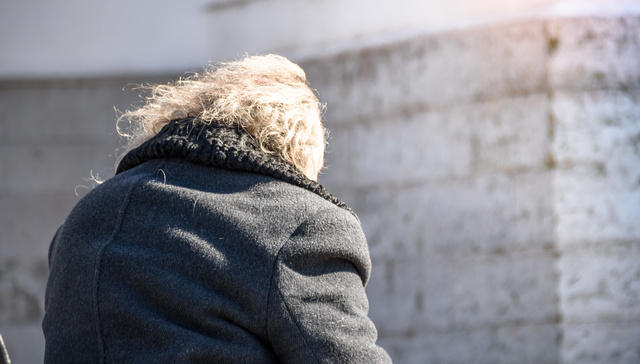 俄罗斯侨民诗人波普拉夫斯基：休息吧，别操心希望和幸福 | 一诗一会