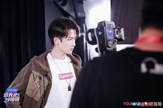 个人意见 | 追不动光的哥哥难成现象级，打造“他综艺”不必刻意取悦女观众