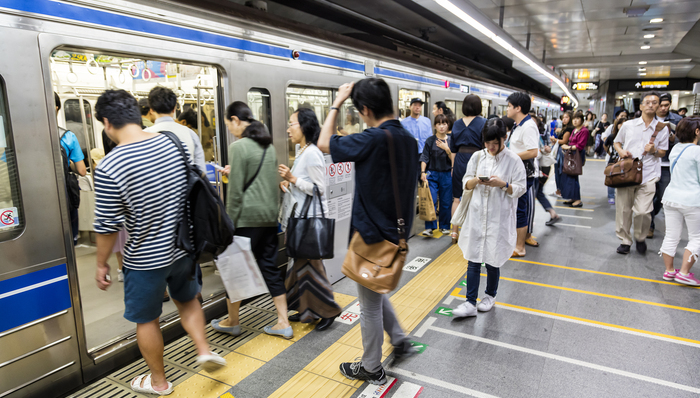极端通勤人数超千万，城市打工人的上班之路究竟有多难？