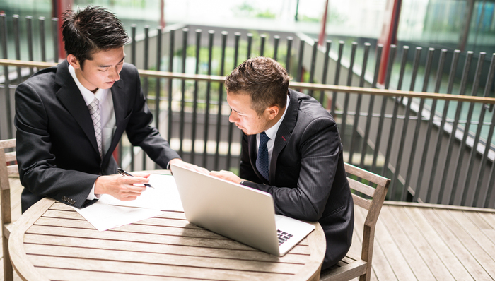 疫情影响下的销售人才生存现状：金融行业仍保持高薪，地产行业压力最大