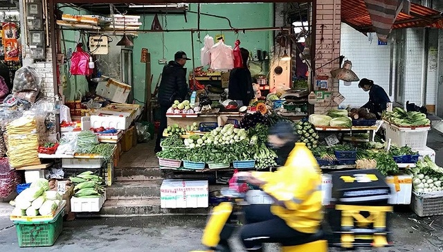 Are “community shopping” apps killing community shopping?