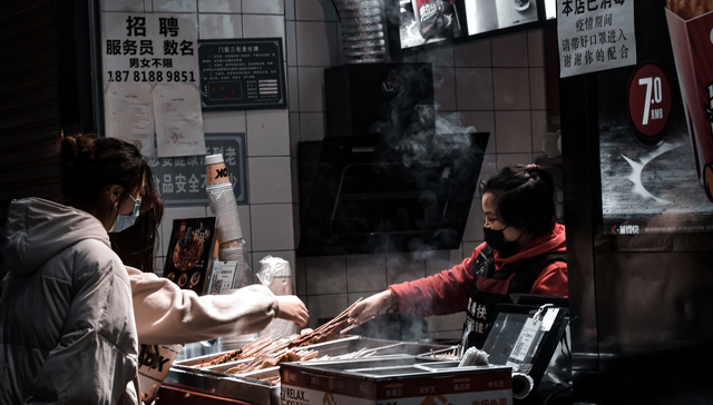 白领夜宵报告： 小吃和烧烤白领最爱， 深圳夜宵经济最繁荣