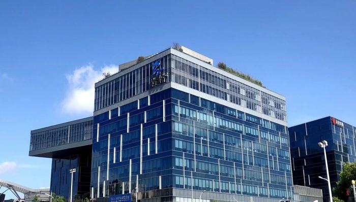 地产、商业双平台稳步发展，宝龙开始新征程