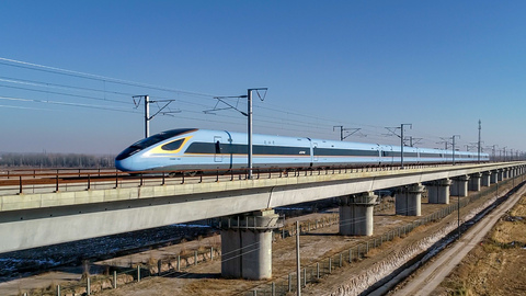 坐上高铁“信天游”