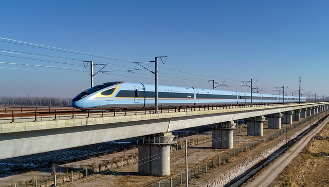 坐上高铁“信天游”