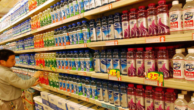 运动之后竟是能量饮料更配，运动饮料份额太低