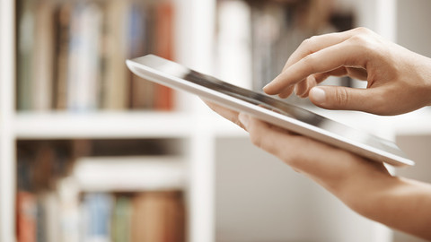 网络游戏板块“跳水”，游族网络跌停，股权质押近预警线