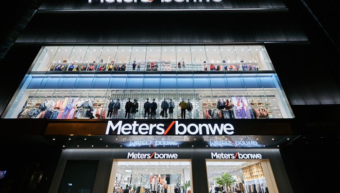 大家都在玩国潮和联名IP，不走寻常路的美特斯邦威赋予潮流新内容