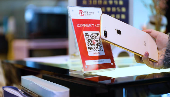 8小时蹲点北京数字货币“试点”咖啡店：碰一碰可完成离线支付，多位市民慕名前来