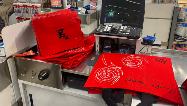 限塑令；上海,沃尔玛,家乐福,全家,肯德基,麦当劳,塑料污染