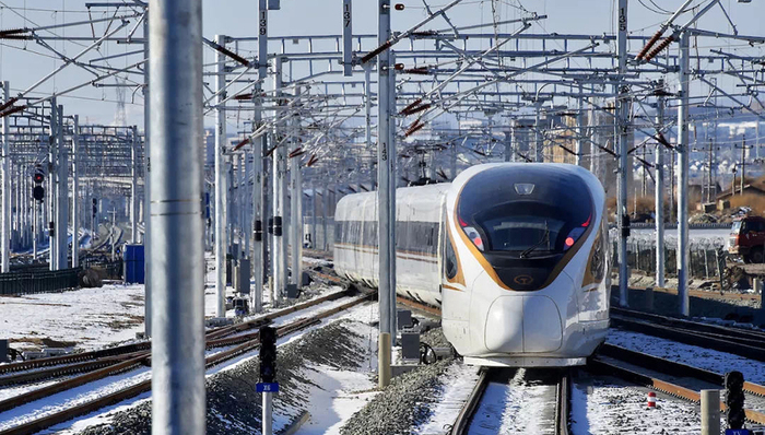 2020年新开重点铁路线十余条，客流量下降四成、货运逆势增长