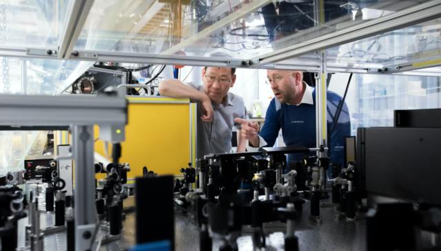 工厂,京东,消费者洞察,封面设计,封面故事,电商,战争,阿里,抢,中国企业家