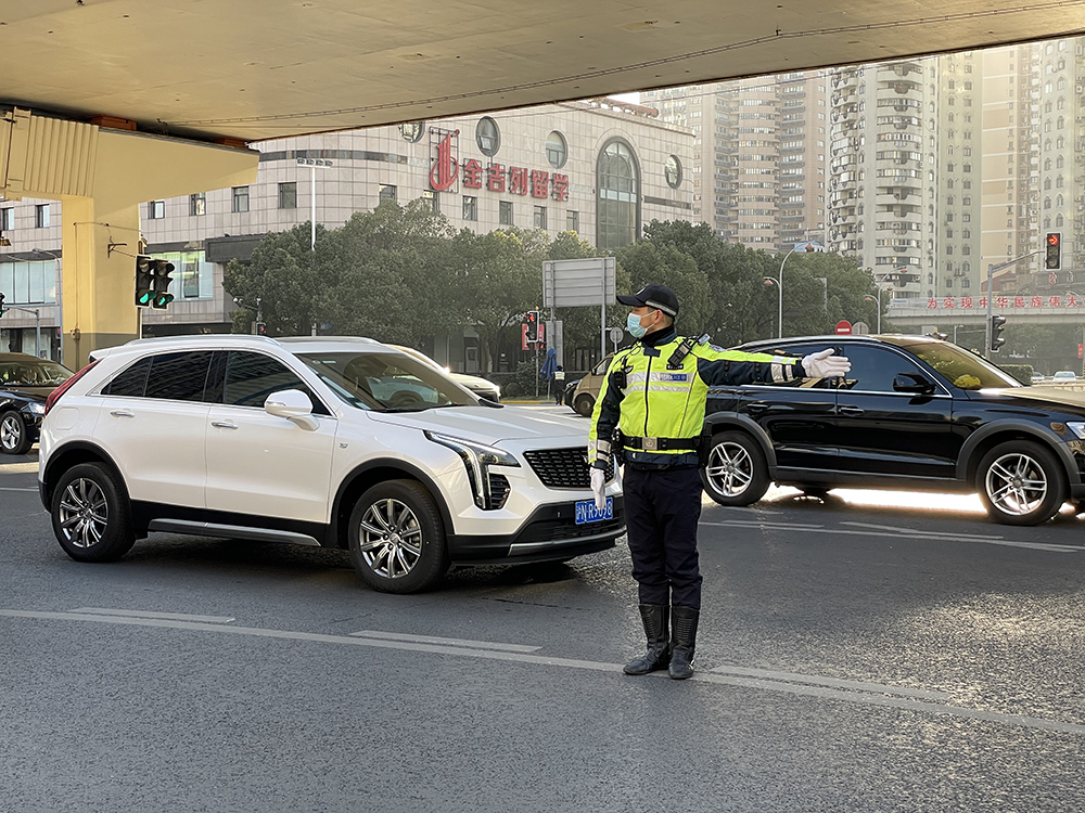 2020年1月8日，黄俊在道路执勤。本文图片除署名均为受访者 供图