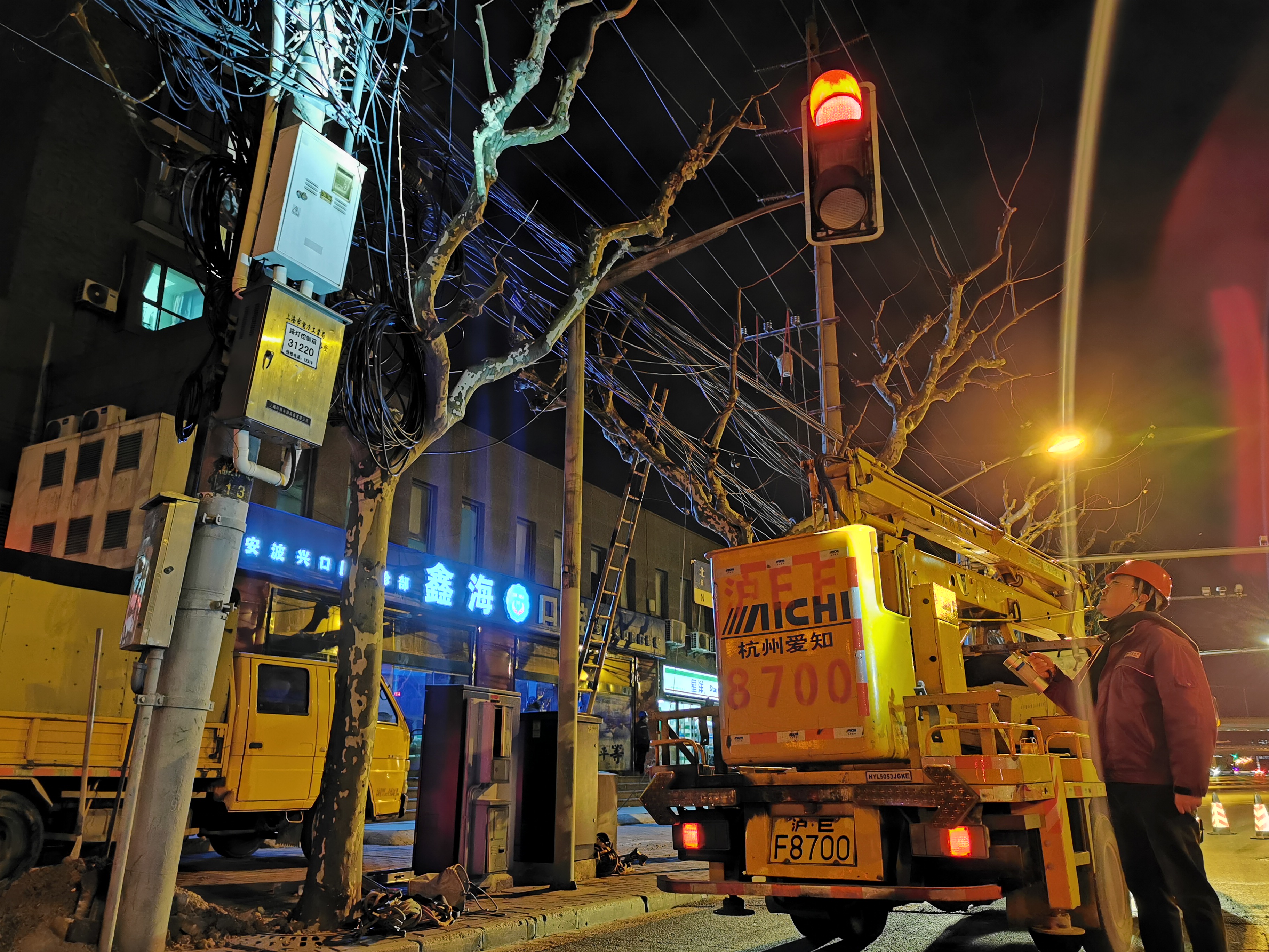 施宇谦工作中 国网上海市南供电公司 供图