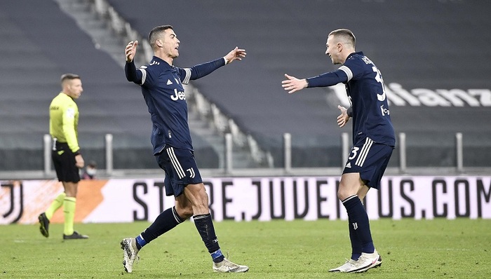 C罗登顶足坛最佳射手，这次“球王”贝利还不服