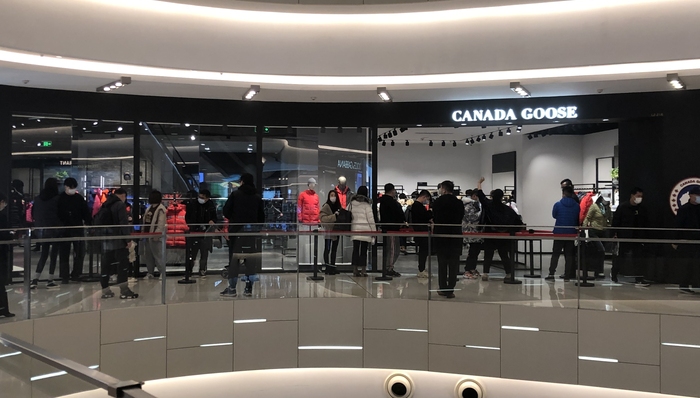 寒潮来袭，万元羽绒服和百元保暖内衣全断货