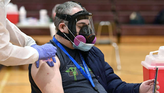 美国要求各州加快为65岁以上群体打疫苗，日本辟谣东京2032或2024 | 国际疫情观察（1月12日）