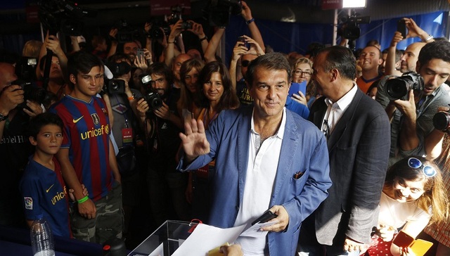 梅西青睐的拉波尔塔有望再当巴萨主席，那他还走吗？