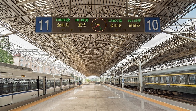 【深度】坐市郊火车上下班，能缓解打工人的通勤压力吗？