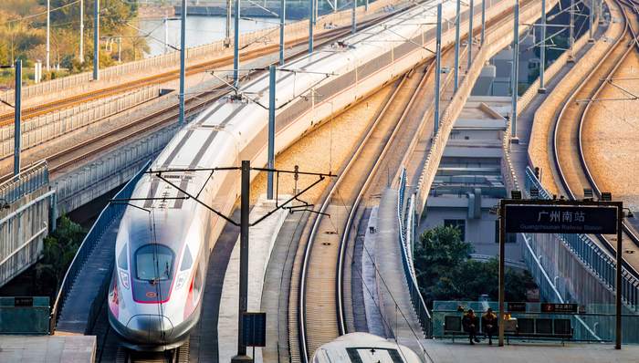 “就地过年”倡议下，多条春运热门路线仍有余票