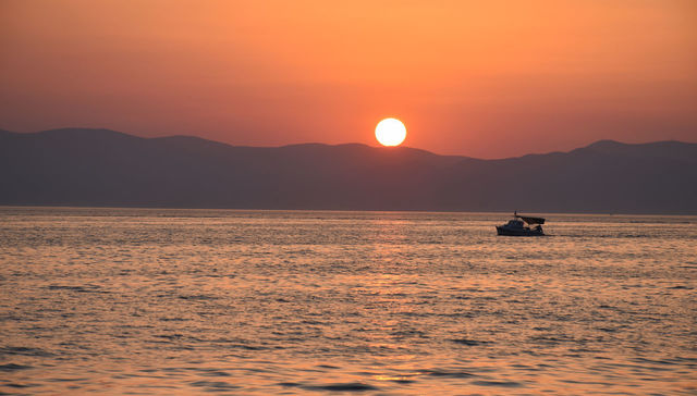 希腊诗人卡瓦菲斯：不要对别处的事物抱什么希望 | 一诗一会