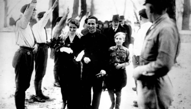 “她怎么会嫁给他那样的人？”：第三帝国高层妻子们的真实生活