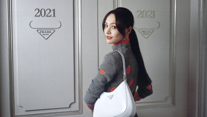 代言人郑爽陷代孕弃养丑闻，普拉达如何解决这场危机？