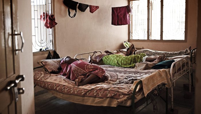 代孕争议不休：法律、伦理、社会问题乱麻难解