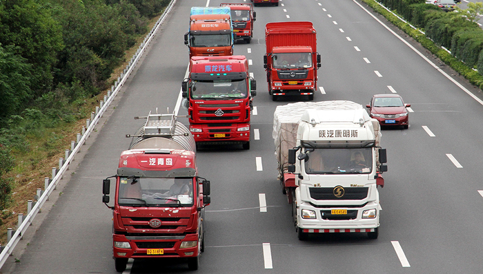 高速公路，货车