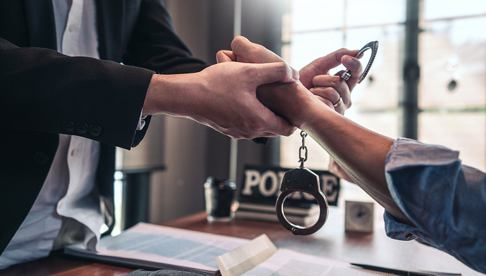 券商自营再现“老鼠仓”！财达证券投资经理获利两万多，被判有期一年半