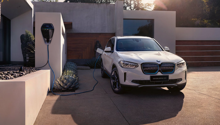 当宝马的电动车与特斯拉差不多价格时，你的选择是？