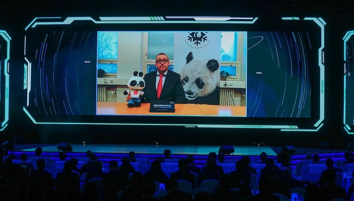 直播12年：李佳琦从月薪6000到买1.3亿豪宅，王思聪只坐了过山车