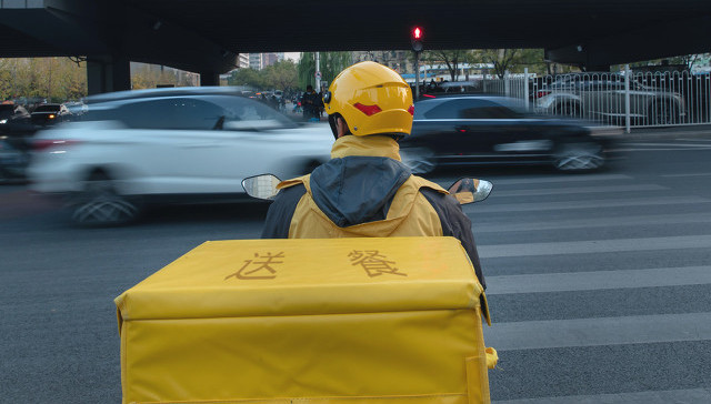 2亿人没有工伤保险，他们出事后怎么办？