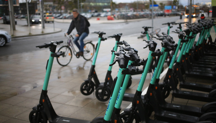 财说| 除了业绩低于预期，1000倍市盈率的九号公司还发布了一份“水分十足”的股票激励计划