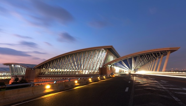 财说| 大白马变灰犀牛，五天市值蒸发400亿的上海机场可以抄底了吗？