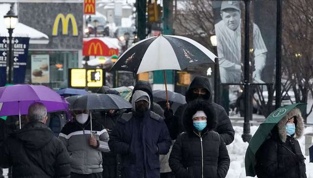 美国疫情拐点将至？新增病例比上月下降50%，3200万人已打疫苗