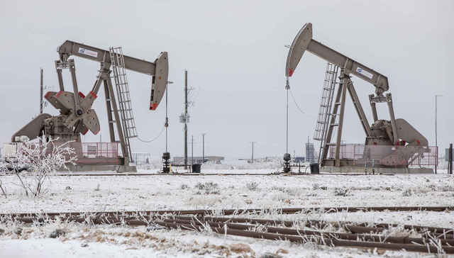 美国寒潮重创德州油井和电网，暴露可再生能源一大缺陷？